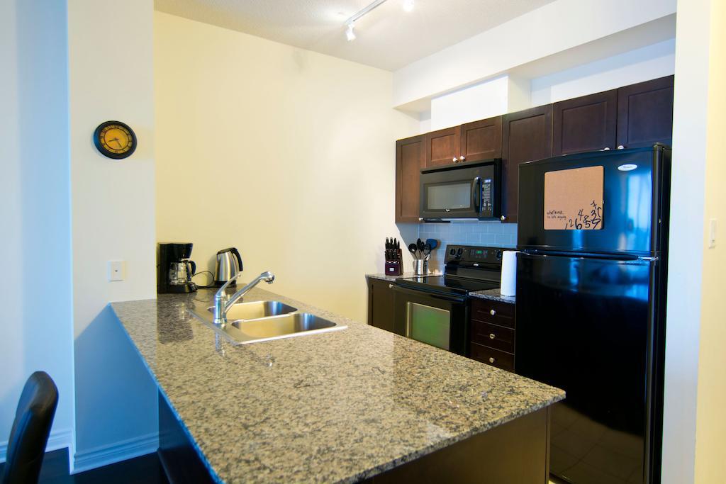 Maplewood Furnished Suites ミシサガ エクステリア 写真