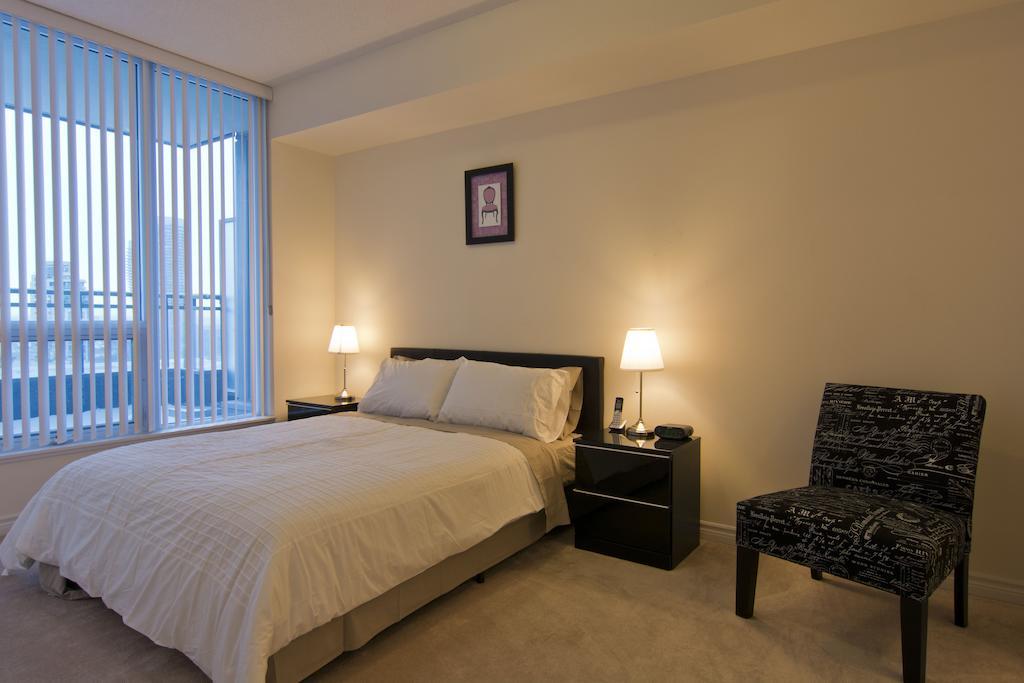 Maplewood Furnished Suites ミシサガ エクステリア 写真