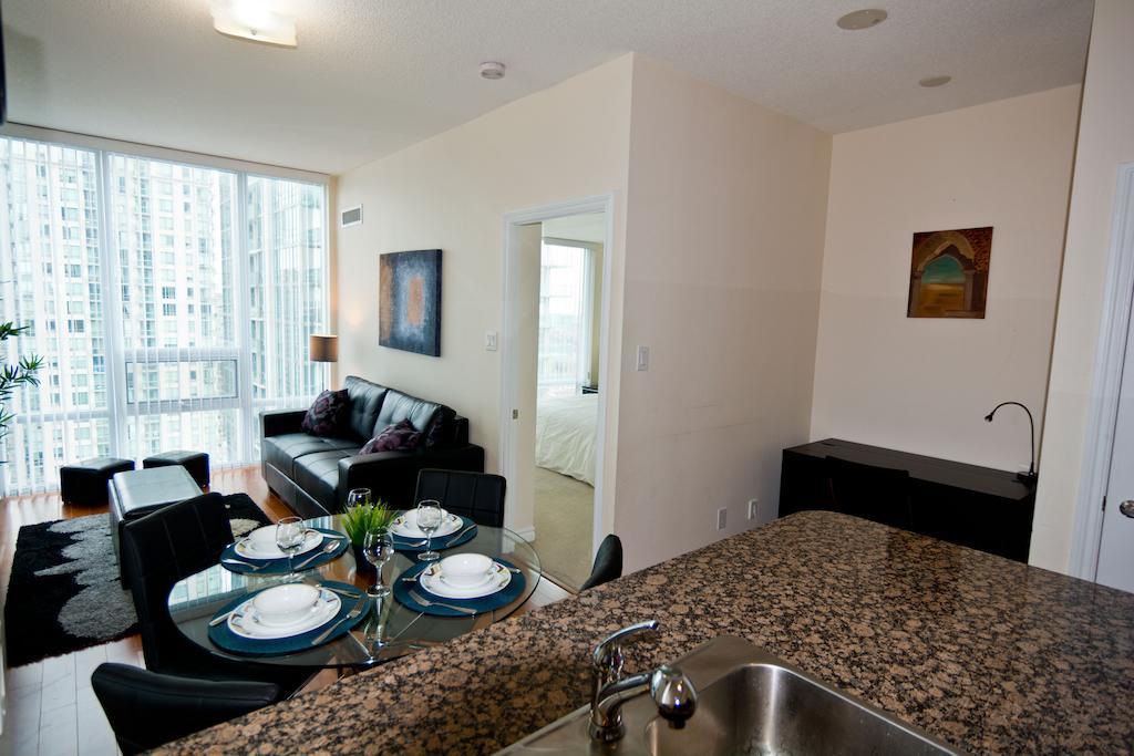 Maplewood Furnished Suites ミシサガ エクステリア 写真