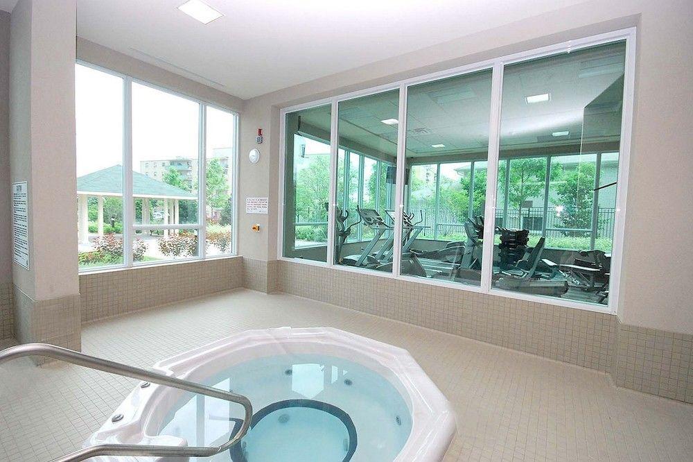Maplewood Furnished Suites ミシサガ エクステリア 写真